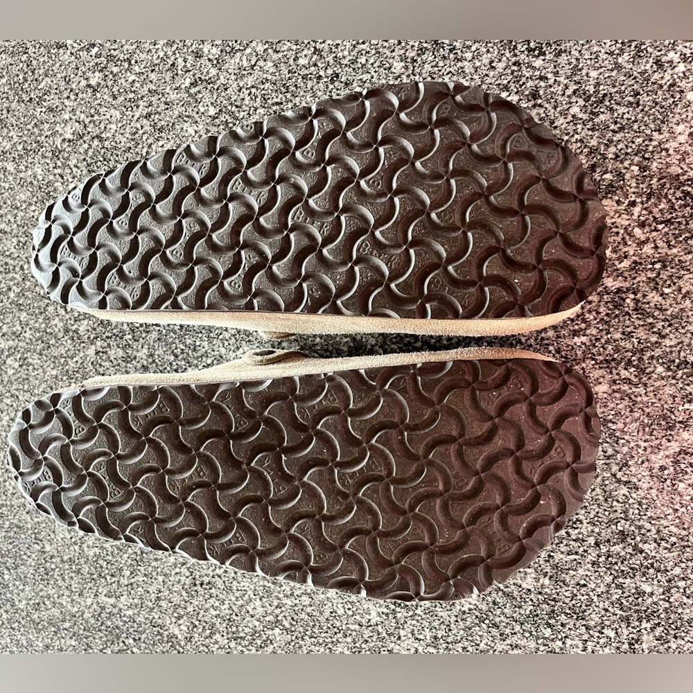 Birkenstock Boston soft footbed size 43 never worn outside/wax drop on right one - Picture 4 of 9